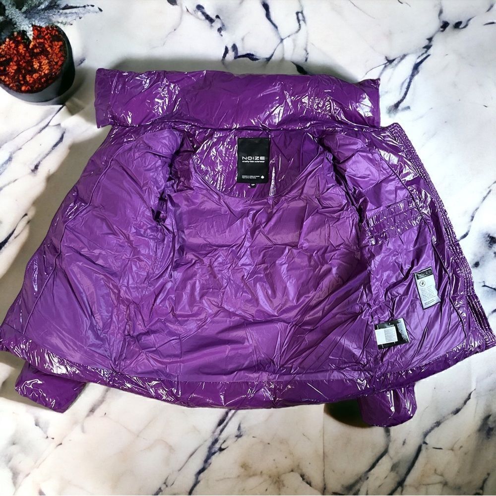 NOIZE Goldie Short Puffer Jacket in Grape - Picture 8 of 16